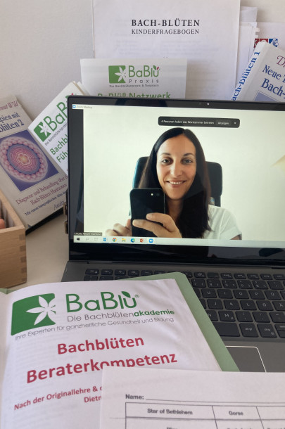 Claudia beim Online-Webinar 1 | Claudia Reischl-Mühlböck - Inhaberin der Bachblütenpraxis Praxis Graz Süd