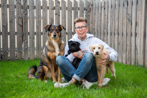 Ellen Fuhrmann mit ihren Hunden