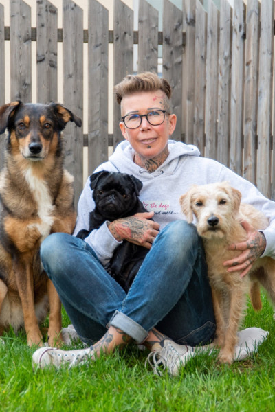 Ellen Fuhrmann mit ihren Hunden | Begeisterte Absolventin der Tierenergetik Ausbildung