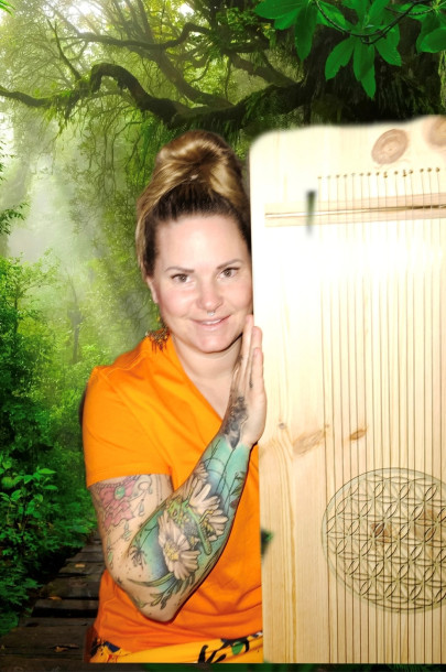 Tanja Huber mit Hackbrett / Zither